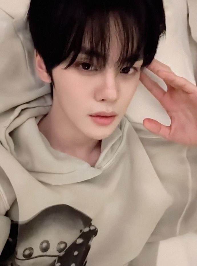 #2025MAMAVOTE
#ZEROBASEONE

김규빈은 그냥 존재 자체가 예술임