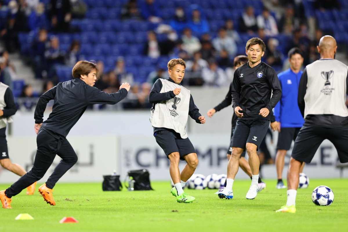 ガンバ大阪2024 トレーニングハーフジップトップ 支給品 XO Hummel