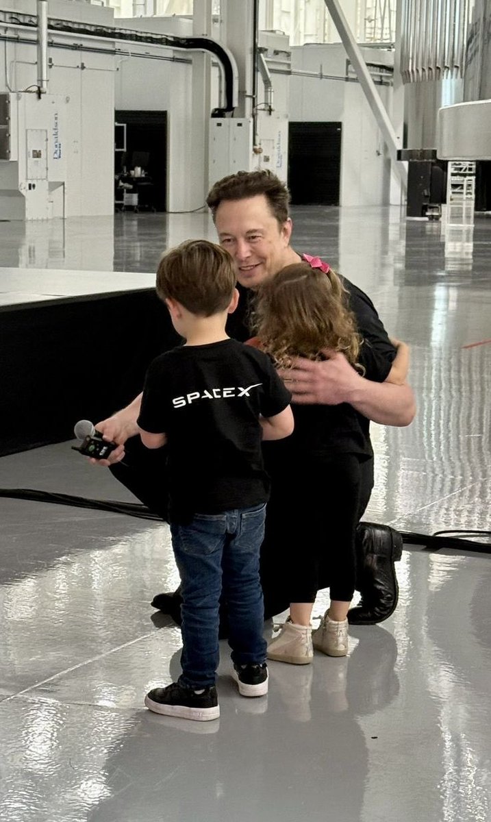 codewithELONR's tweet image. Elon Musk believes in teaching children skills that will help shape their minds and future.
Do you agree?
Yes Or No?
If yes, Give me a THUMBS-UP 👍