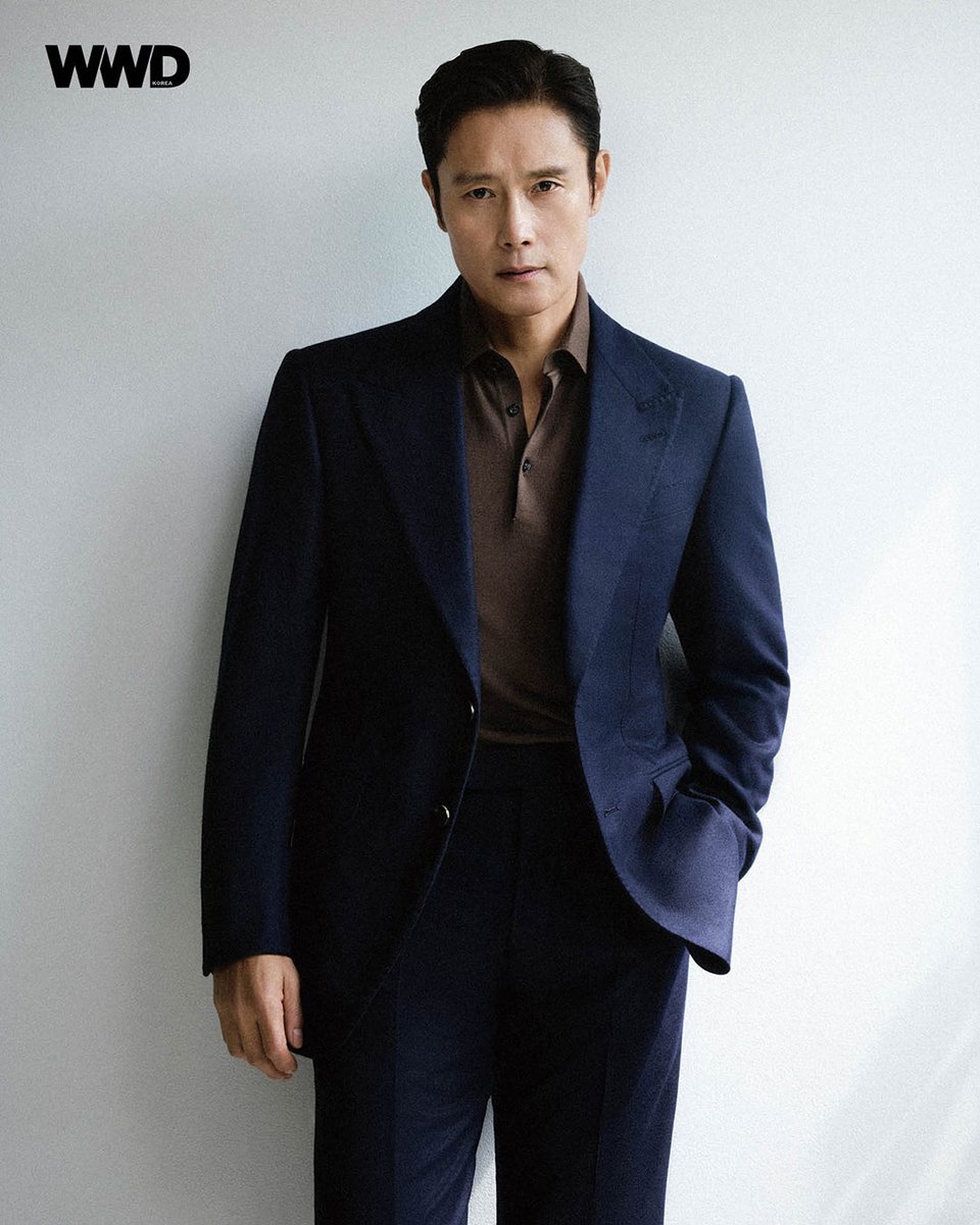 wwdkorea's tweet photo. 시간이 갈수록 더욱 근사해지는 배우, 이병헌이 WWD의 카메라 앞에 섰습니다.  

묵직하면서도 유연한 태도, 그리고 남다른 품격이 느껴지는 사람, 이병헌과 제냐가 함께한 커버 화보와 인터뷰 전문은 WWD 코리아 11월호에서 만나보세요.  

#따따디 #WWDKOREA #이병헌 #ByunghunLee #제냐 #Zegna https://t.co/XM1KT5woEK