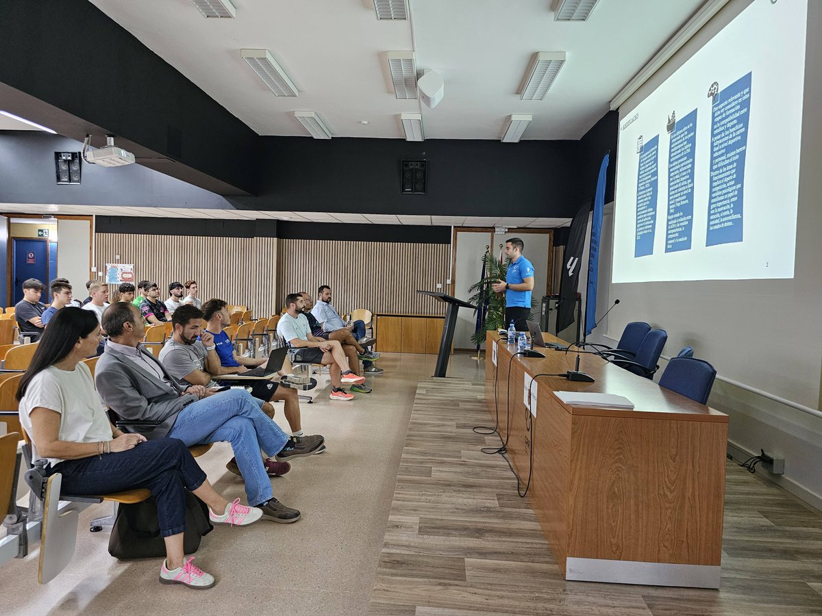 🎓 El doctorando Antonio Vélez  presenta en el CAR los resultados de su investigación

Publicado en Journal of Human Kinetics, estudia los factores para el rendimiento de los atletas de tecnificación: 💪 maduración, masa muscular y condición física, claves del talento deportivo