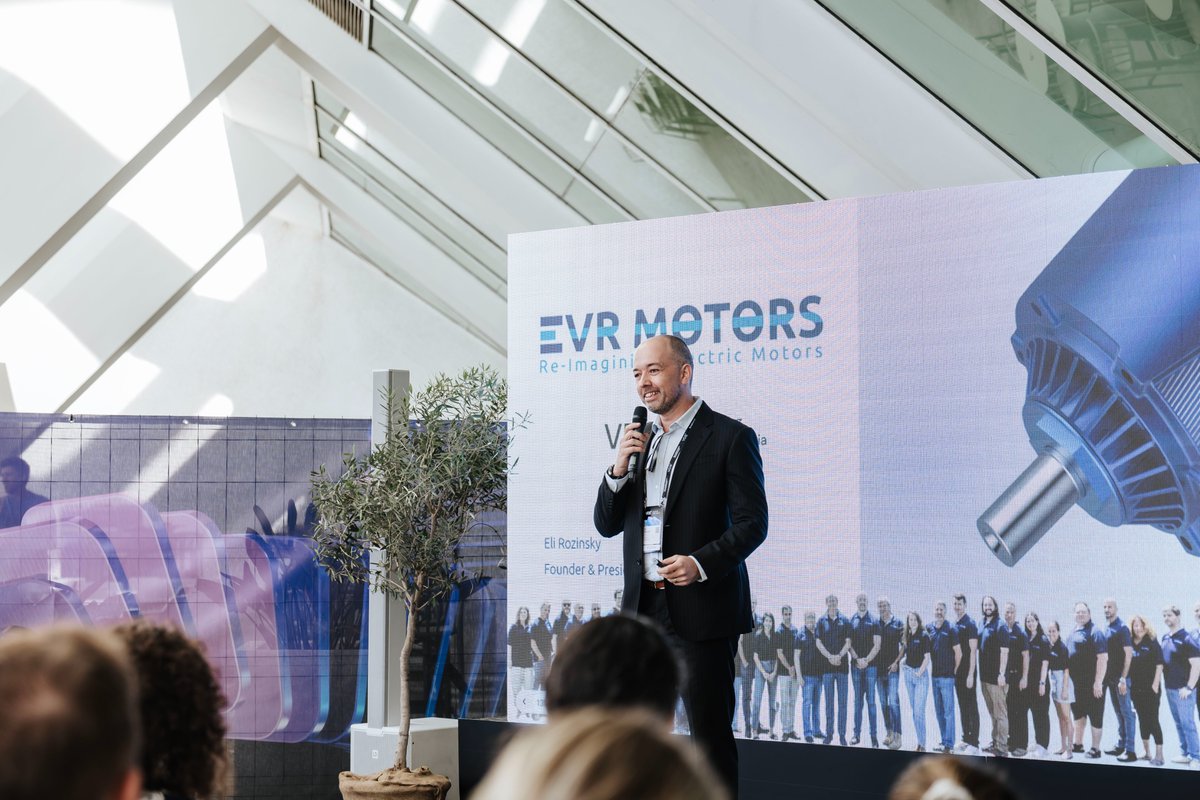 VDS_event's tweet image. 🤗 Haven’t checked out our Pitch Stage yet?
Get ready for top startup pitches hosted by leading companies and organizations like @ICEX_, @parccientificuv, @VLCInnovation, @e_Residents, @INNDIHVlcRegion, @Repsol, @UPV, @unicornfactoryl or @TechFabLabCV 🦾
#VDS2025
