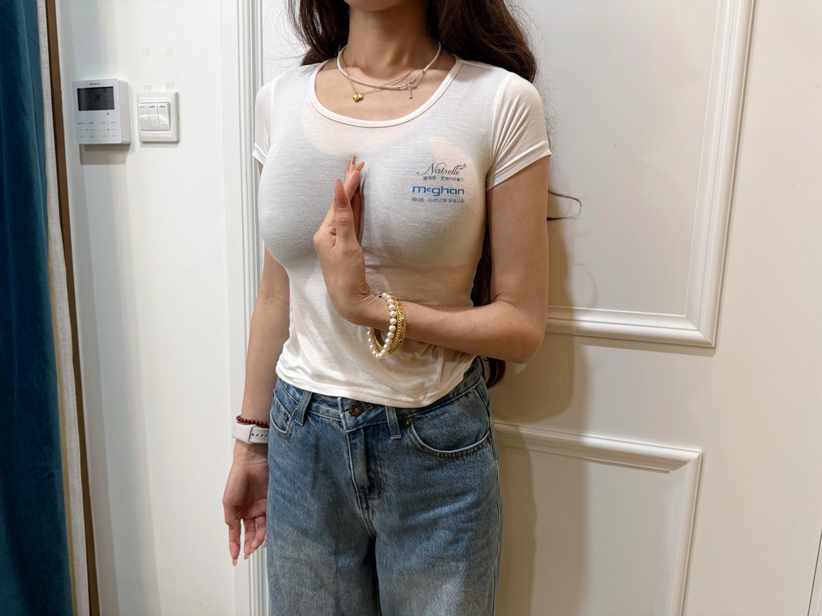 福利姬Michelle彤彤乖分享的黄推图片2 - 网红私拍内容