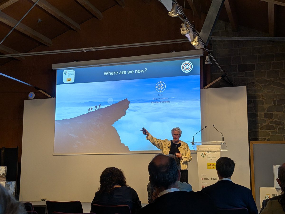 Comencem el #GlobalEcotourismForum amb la inspiradora Anna Pollock, que reclama un canvi de valors i creences per considerar-nos com a part de la natura. Un canvi que també han d'afavorir els agents de l'ecoturisme, inoculant aquesta estima per la natura als visitants i turistes.