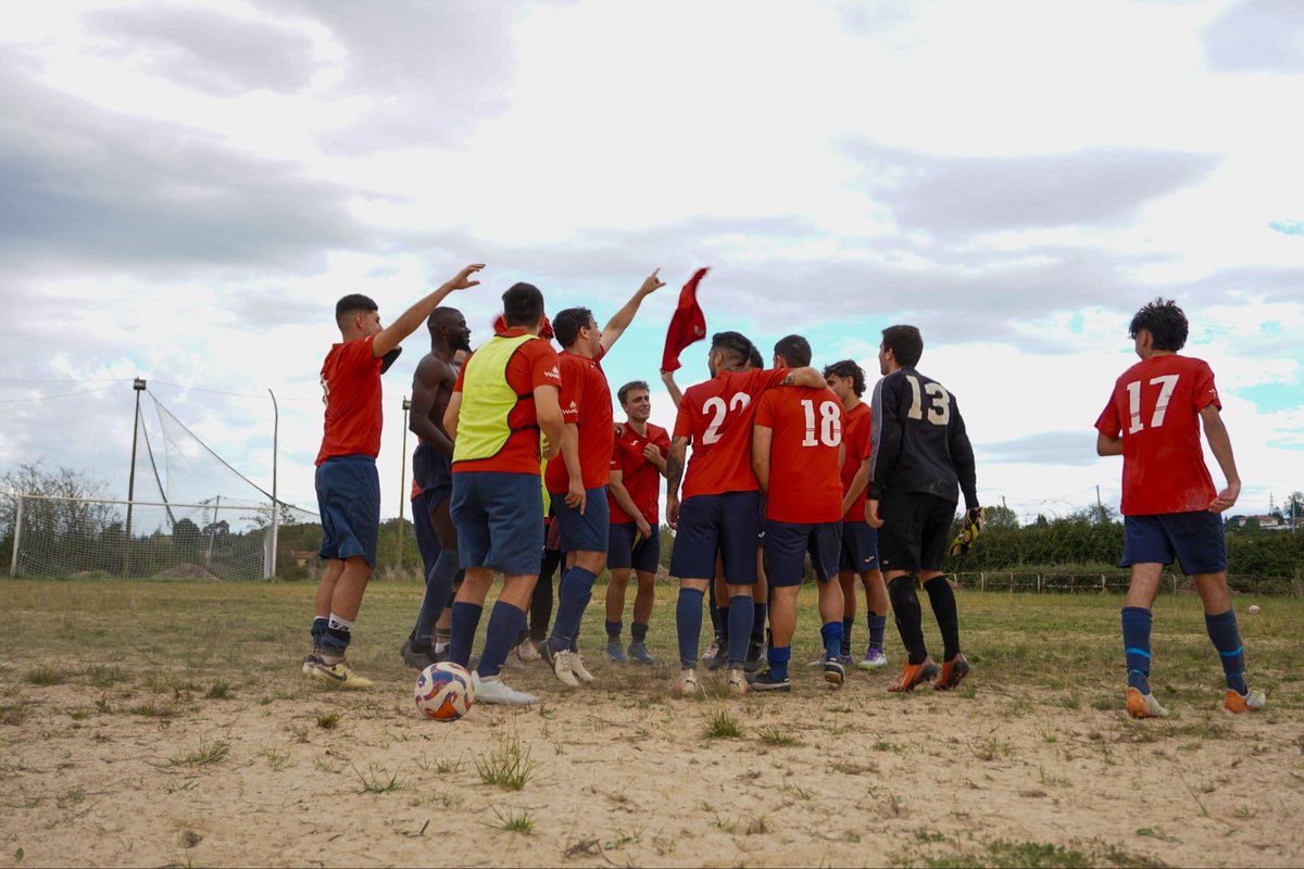 laminadelfutbol's tweet photo. 𝟐. 𝐆𝐫𝐢𝐬ú 𝐂𝐅

En el grupo 2 de Tercera RFFPA, los ovetenses celebraron como oro su primera victoria desde noviembre.

Un 3-2 ante el Colloto B que les saca de la última posición y ojalá pueda dar aire fresco a su temporada. https://t.co/cSyEE0Y6dU