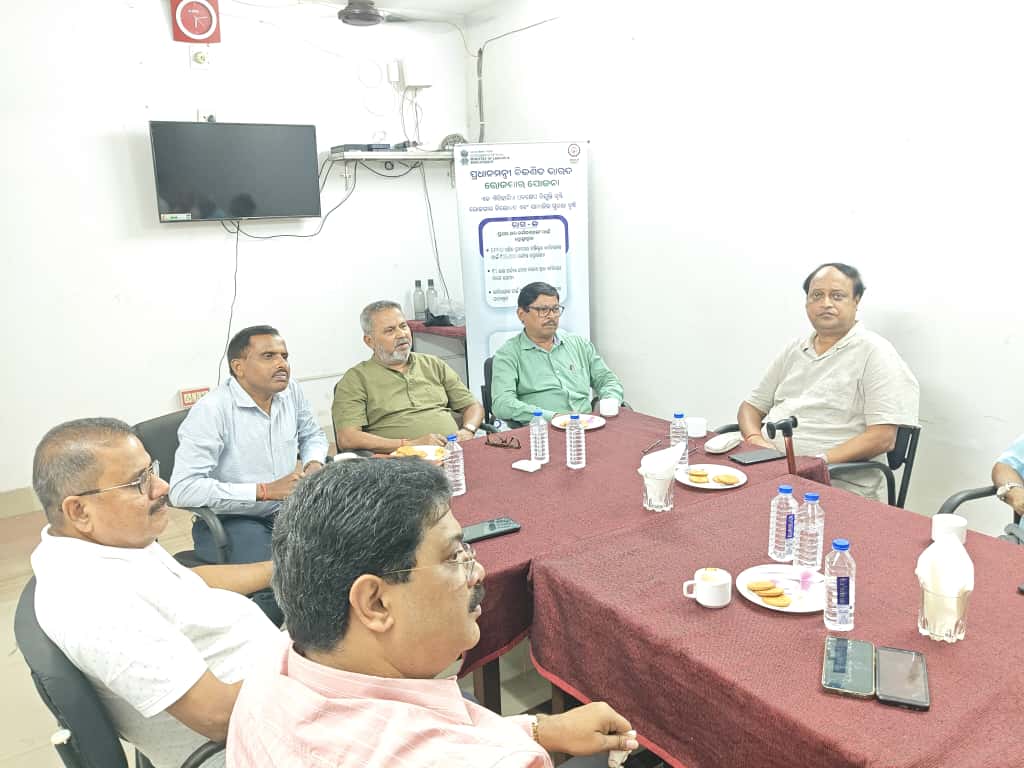 Empowering industries, enabling opportunities! 💼
An awareness camp on #PradhanMantriViksitBharatYojana was organised by the Association of Industrial Employers, Bhubaneswar at Mancheswar Industrial Estate, highlighting benefits for employers &amp; workers alike.
#MoLE #Employment