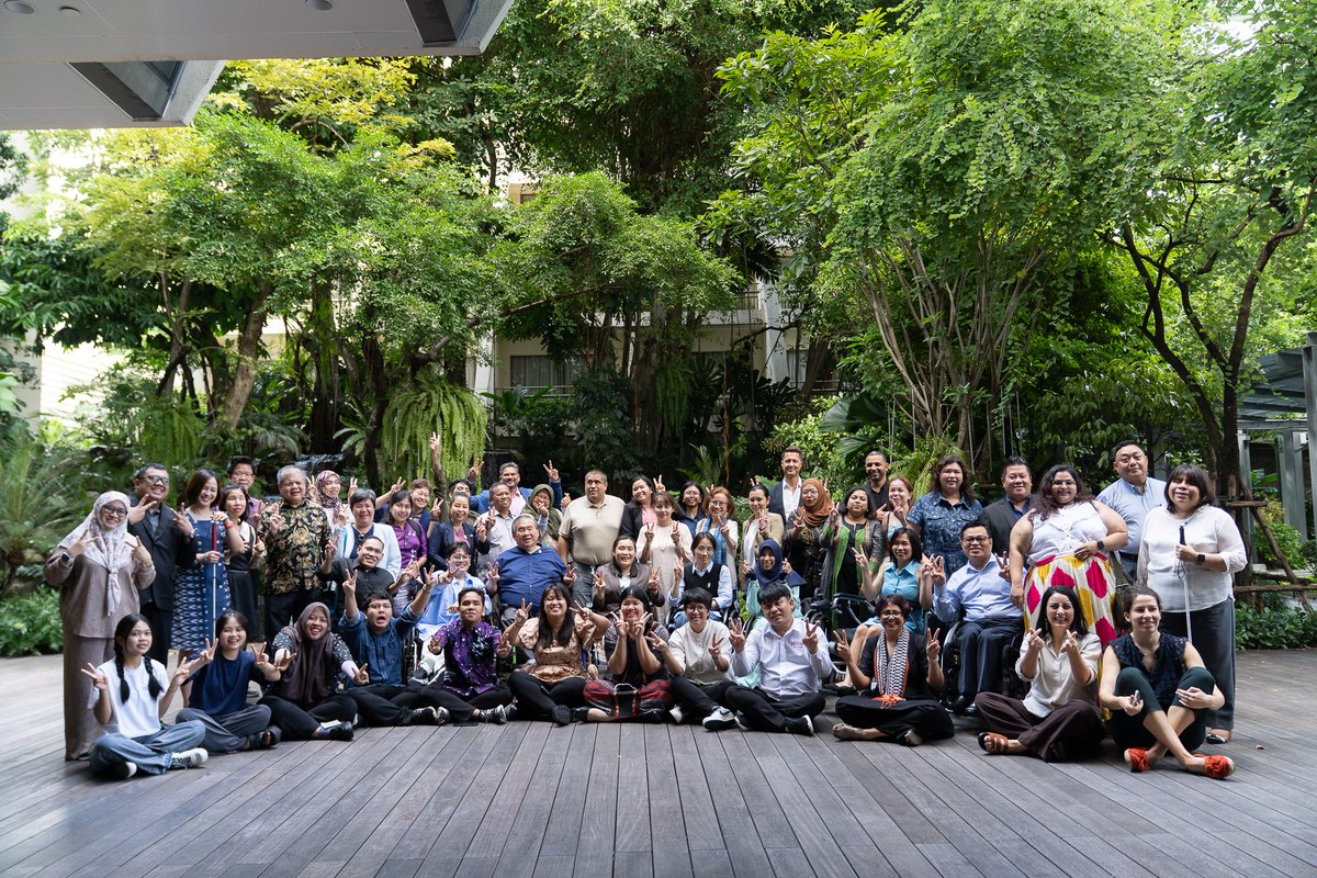 APCDAsiaPacific's tweet image. 📅 9-19 ต.ค. 68 | คู่หูนิวโรไดเวอร์เจนท์ ศพอ. จบการอบรม Bridge CRPD-SDGs หลักสูตร 2 ที่กรุงเทพฯ! 🎓 ผู้พิการ 25 คนจากอาเซียนเรียนรู้ CRPD &amp;amp; SDGs เพื่อการสนับสนุน จัดโดย IDA &amp;amp; IDDC กับ ADF พร้อมเป็นวิทยากรแล้ว! 💪♿ #สิทธิคนพิการ #CRPD #อาเซียนครอบคลุม