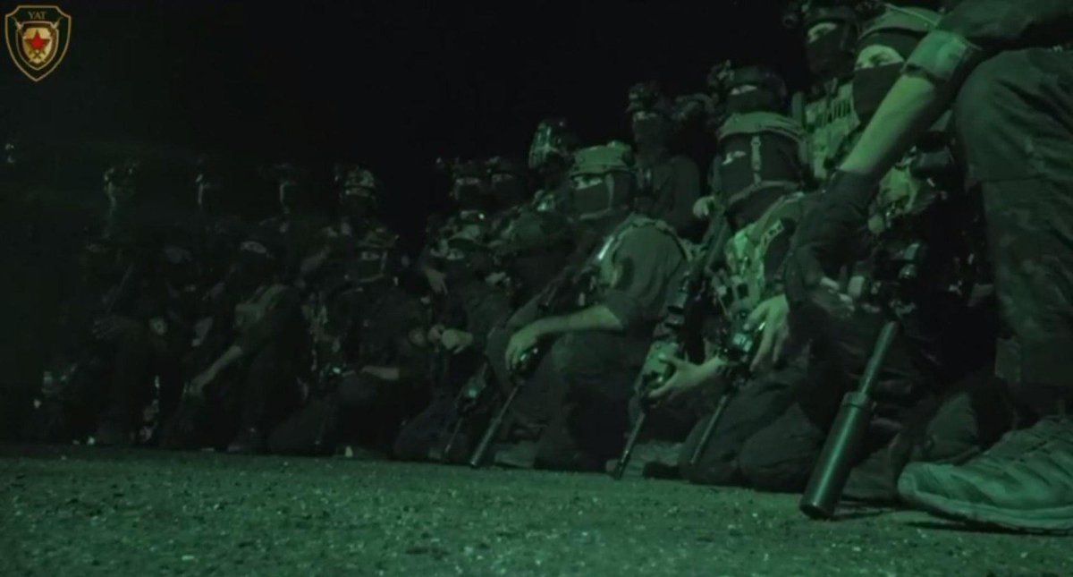 Rojava_Post's tweet image. The #Syrian_Democratic_Forces,

 with the support of the

 International Coalition Forces,

 carried out a raid on the hideouts

 of ISIS terrorist cells in the village

 of #Al_Kassar, affiliated with the

 city of #Al_Busayrah in the

 countryside of #Deir_ez_Zor.

#Rojava_Post