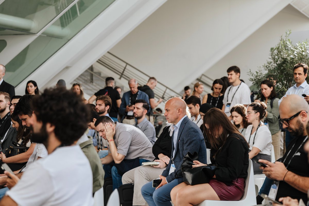 VDS_event's tweet image. 🤗 Haven’t checked out our Pitch Stage yet?
Get ready for top startup pitches hosted by leading companies and organizations like @ICEX_, @parccientificuv, @VLCInnovation, @e_Residents, @INNDIHVlcRegion, @Repsol, @UPV, @unicornfactoryl or @TechFabLabCV 🦾
#VDS2025