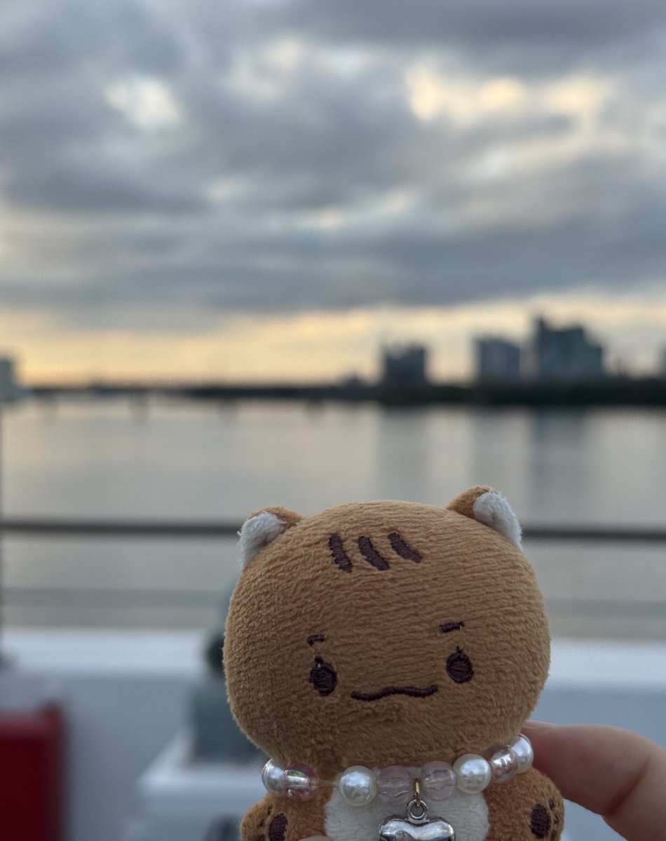 chungl024's tweet photo. 일몰보면서 티니끼리 에이티즈 노래 듣는거 너무 젛아 바람도 딱 좋았어 승선이벤트 매년 해주세요 https://t.co/0E4iHo6dbK