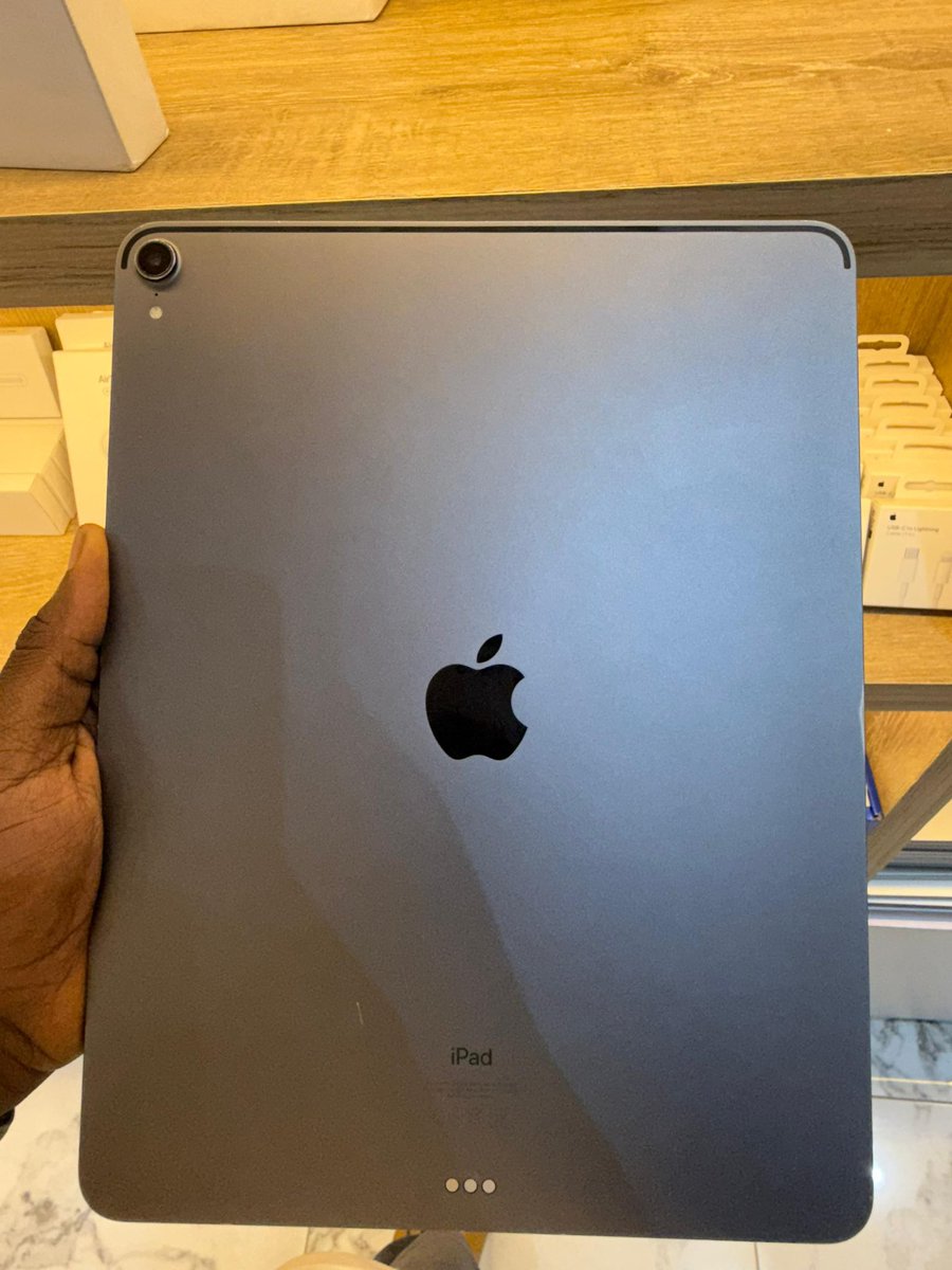 ulrichkwande98's tweet image. 💥soft deals

Meet the iPad Pro 3rd Gen😍Where creativity meets speed.

✨ Liquid Retina Display for stunning visuals

⚡ A12X Bionic chip for pro-level power

🎨 Work, create, or stream  without limits

Now selling at 310,000xaf😍
#iPadPro #ApplePower #NextLevelPerformance