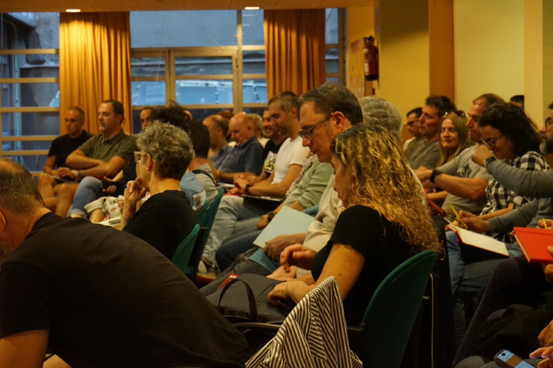 LaIntersindical's tweet image. 🧰 Formació per a delegats i delegades sobre com presentar denúncies a Inspecció de Treball, amb Xavier Sanchis i Josep Maria Gebelli.
💪 Continuem enfortint l’acció sindical de La Intersindical per defensar els drets laborals arreu del país.