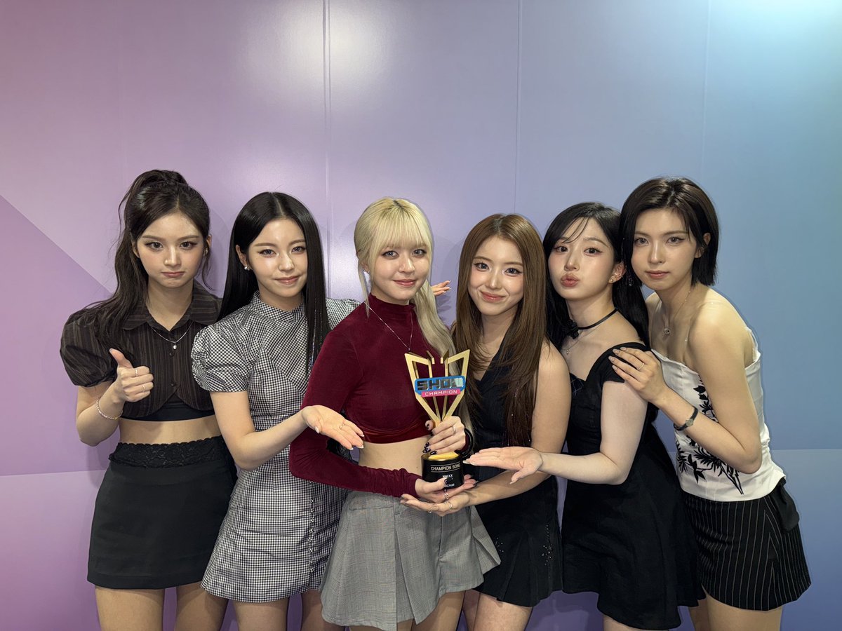 showchampion1's tweet image. 10월 22일 쇼챔피언 ‘챔피언송’은?!
NMIXX의 Blue Valentine입니다
새로운 챕터를 향한 눈부신 항해💙
올라운더 그룹 NMIXX의 챔피언송
수상을 진심으로 축하드립니다👑