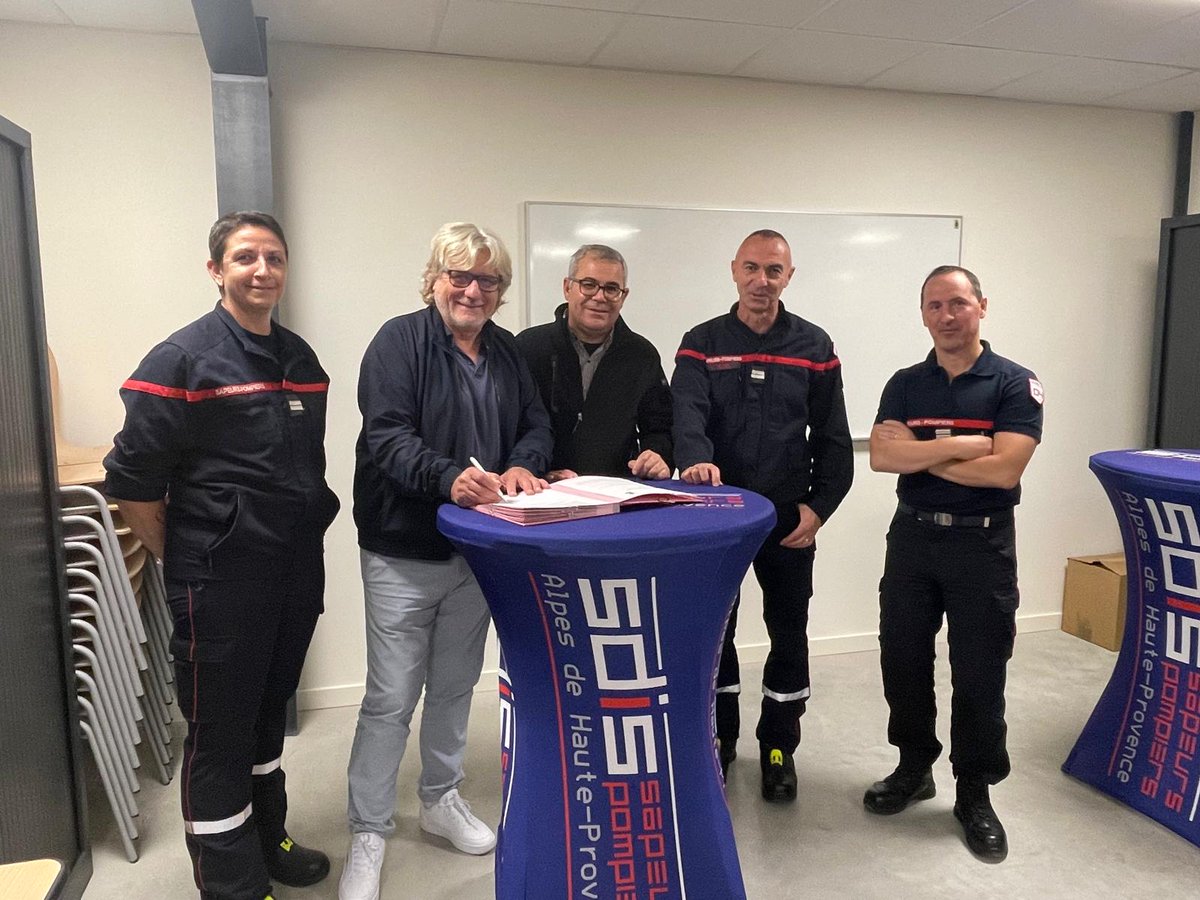 Pompiers 04 tweet media