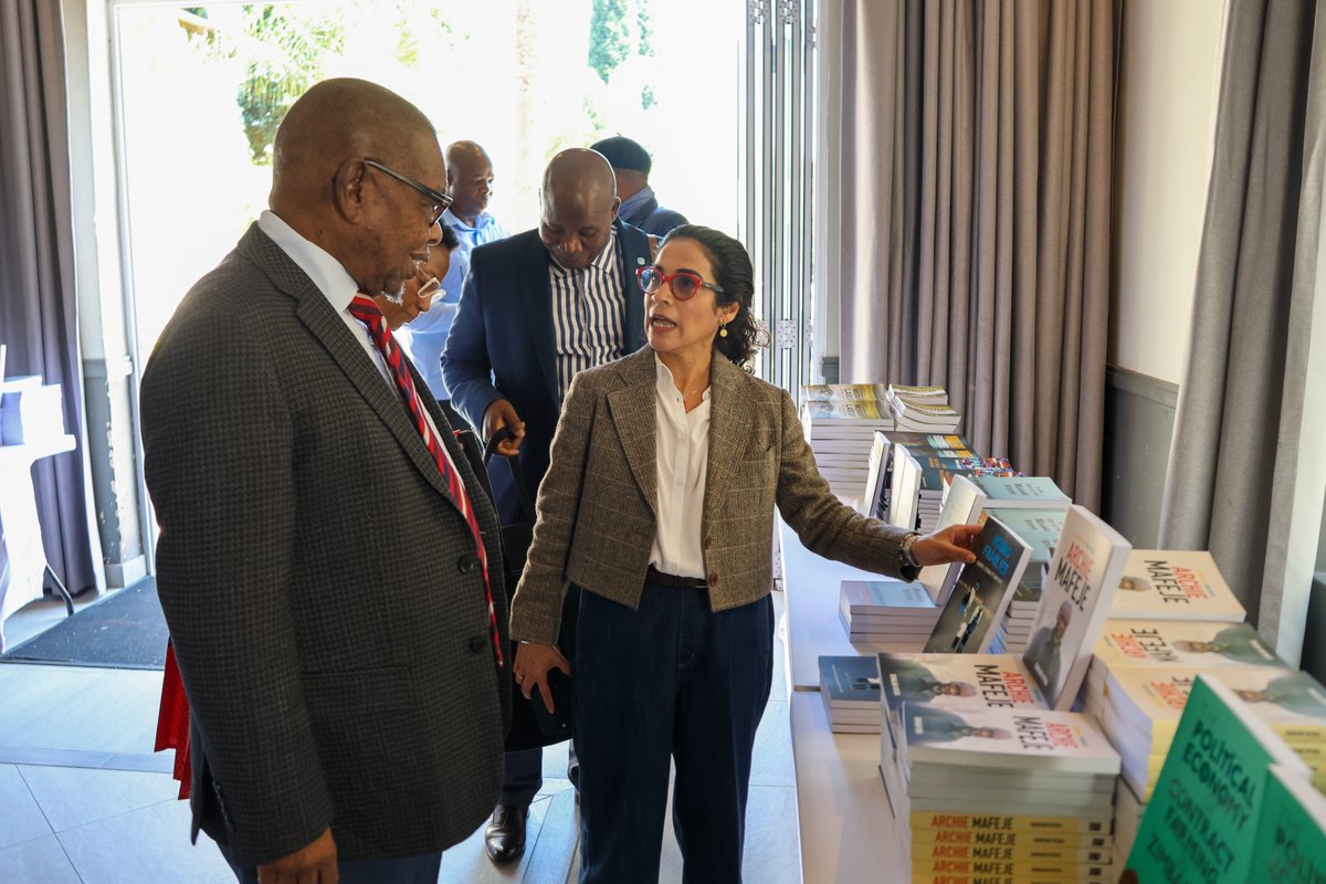dstigovza's tweet photo. The Minister of the DSTI, Prof. Blade Nzimande, Director-General of the DSTI, Dr Mlungisi Cele and CEO @HSRCza Prof Sarah Mosoetsa took a tour through the free book sale where attendees can choose any book to take home #ERConference25 Watch: https://t.co/mNpjVuswfH #HSRC #DSTI https://t.co/V6TmBcKvAh
