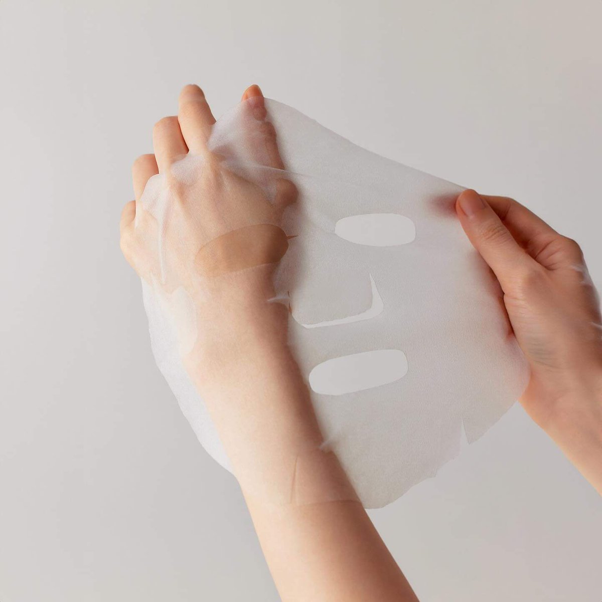 nettyselection's tweet image. #somebymi retinol intense daily mask ..ใช้ง่ายเพียงวันละ 1 แผ่น
💜สัมผัสผิวเรียบเนียน
💜บำรุงชุ่มชื้นล้ำลึกด้วยไฮยาลูรานิคแอซิด8ชนิด
💜เหมาะกับผู้ใช้ retinol มือใหม่ ผิวแพ้ง่ายใช้ได้ ผิวหยาบ ผิวแห้งและรูขุมขนกว้าง
#แข่งขาย
1แผ่น= 39฿
3แผ่น= 115฿
ยกกล่อง= 549฿
*ลทบ 35/ ems 45*