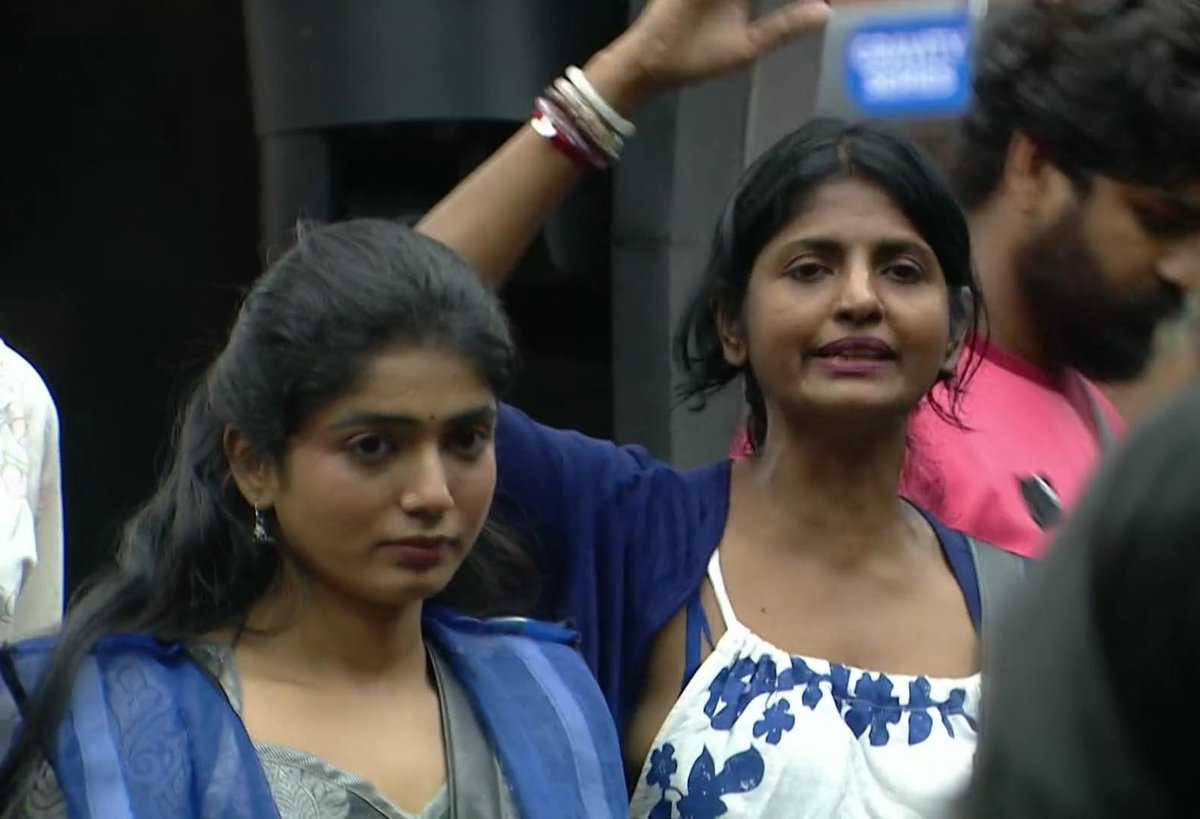rajuuh21's tweet photo. Viyana is right 👍 
Bbt9 bbtamil9 Biggbosstamil9 https://t.co/rBhuwZnlfA