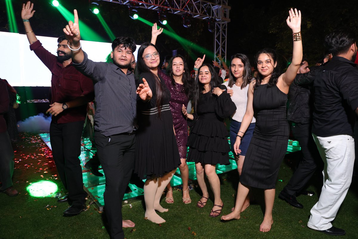 Seasiainfotech's tweet image. When the team that works hard also celebrates harder — that’s how Diwali magic happens! 🎆💛

#festivevibes #officeparty #diwali #corporatelife #diwaliparty #festivevibes #diwali2025 #dance #music #nightparty #officediwali #officeparty #SeasiaGala