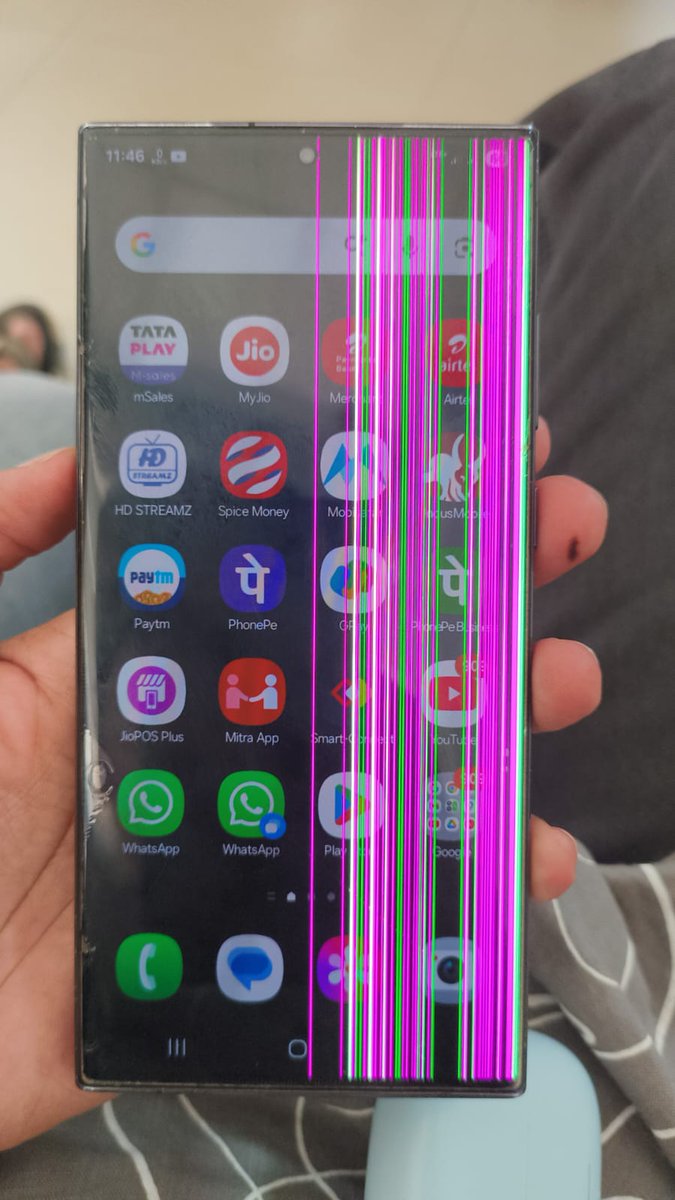 sohel_33293's tweet image. Hey @SamsungIndia  @SamsungMobile 
My friend bought a Galaxy S23 Ultra for ₹71,000 last December  and now the screen’s filled with green &amp;amp; pink lines. No drop, no damage. 
Just your “PREMIUM” display dying on its own.
Flagship? More like fragship💀
#SamsungShame #GreenLineIssue
