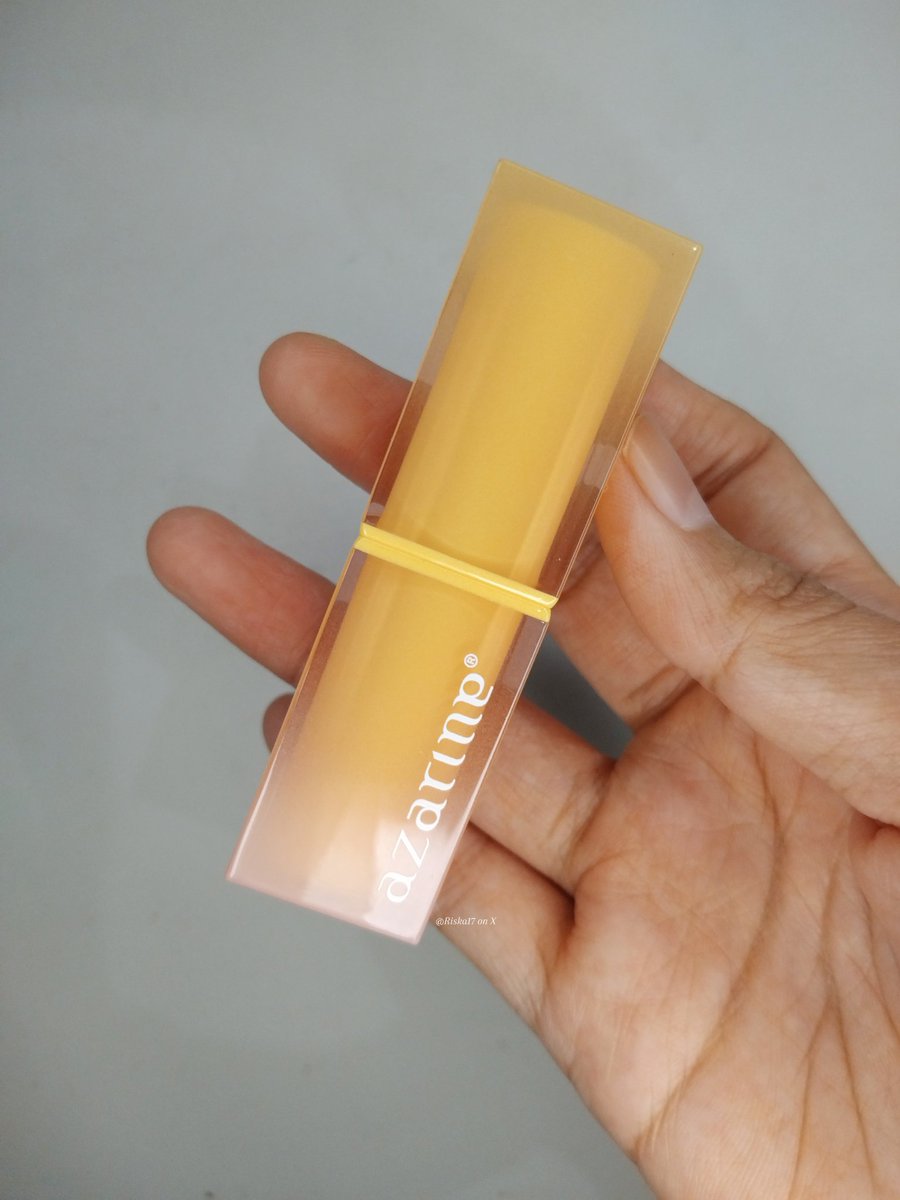 pakai solusi ini, buat yg setiap hari maunya pakai lippies terus, tp ga mau jg bibirnya hitam!

ga nyangka, hasilnya bener² cakep! 💖🥰