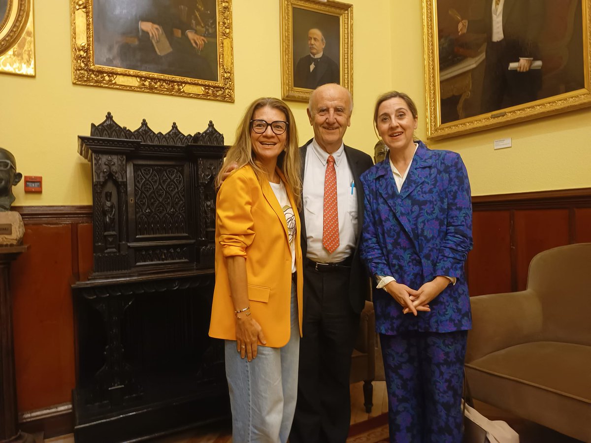 La presidenta de #SECPAL, <a href="/elillemartinez/">Elia Martinez</a>,  y la vocal de Comunicación, <a href="/abian_maria/">Maria Herrera Abian</a>, han asistido a una excepcional sesión científica en la <a href="/ranm_es/">RANME</a> con los académicos Diego Gracia y José Manuel Ribera. Fue una jornada trascendental para poner en valor la Medicina Paliativa (+)