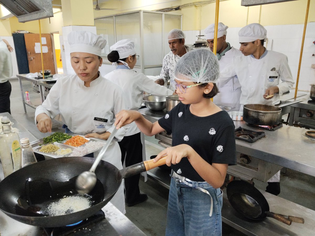 ihmguwahati's tweet image. 👩‍🍳✨ Celebrating International Chefs Day 2025!
On 21st Oct, IHM Guwahati welcomed children to experience the joy of cooking — inspiring the little chefs of tomorrow through fun, food &amp;amp; creativity! 🍳🥗❤️

#InternationalChefsDay #IHMGuwahati #FutureChefs #ChefsDay2025 #CulinaryEd