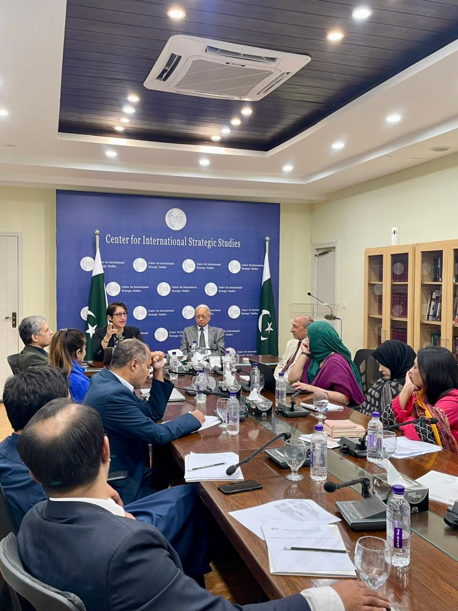 CISS_Islamabad's tweet image. Working Session- IV | 6th CISS Workshop for Trainers on Strategic Matters - Day 02.
Indigenizing Strategic Studies: A Pakistani Perspective; Prof. Dr. Rabia Akhtar (@Rabs_AA), Director (@CSSPR_UOL), University of Lahore.
Dr. Rabia Akhtar emphasized the need to decolonize…