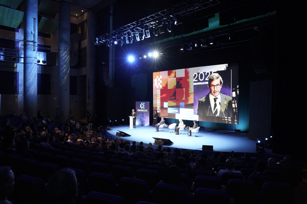 Tecnología y Digitalización para el Desarrollo Industrial es el leitmotiv de EINTEC 2025, impulsado por <a href="/MoeveGlobal/">Moeve</a> con apoyo de <a href="/AgenciaDigAnd/">Agencia Digital de Andalucía</a> y <a href="/AytoHuelva/">Ayuntamiento Huelva</a>, que arranca hoy. La doble transición, energética y digital, es el motor para la competitividad industrial de #Andalucía.