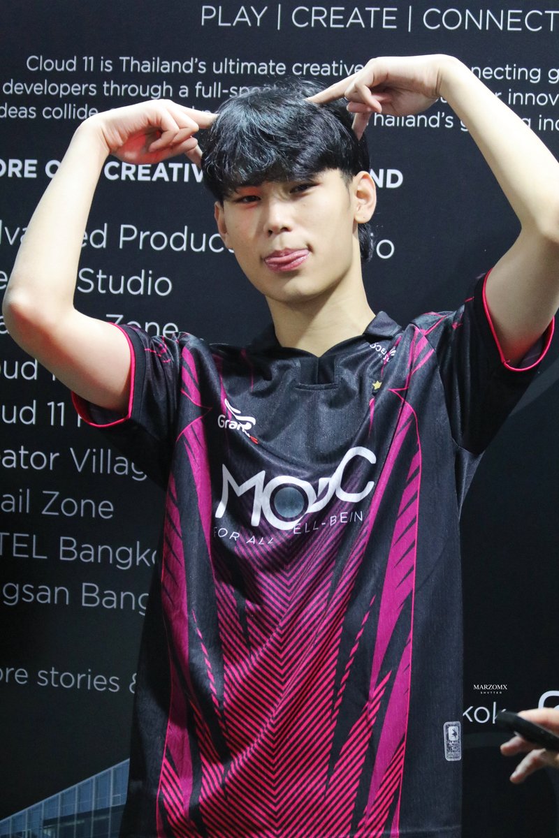 แบร่ 😜 

EARTH EA BOYS

#esportstournament2025
<a href="/ethexrth/">Ethexrth</a> ;  #ethexrth