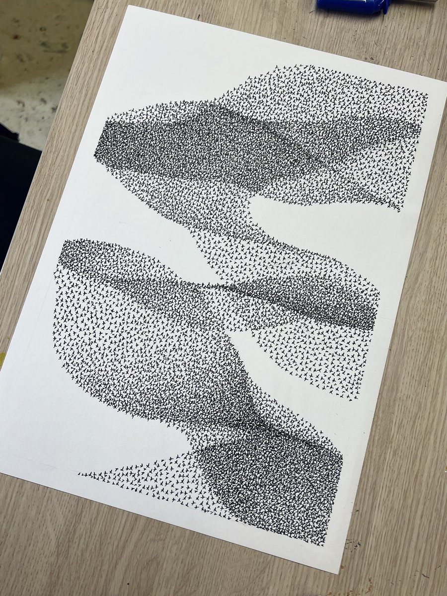 AtelierGeeraets's tweet image. Puzzel klaar. Alle vogels zijn gerangschikt. En deze blijven in Nijmegen. 

‘De opwaartse dans’
42 x 29,7 cm
Inkt op papier. 

Delen is lief.