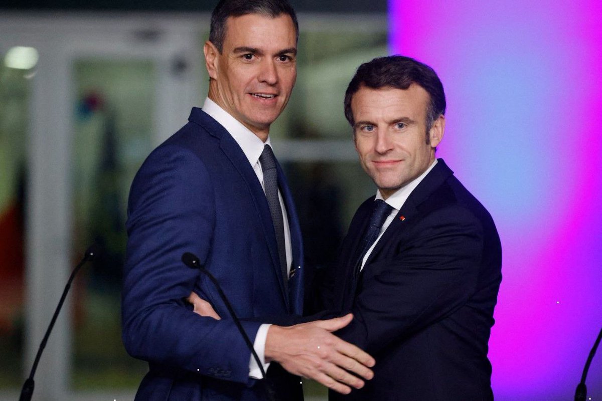 Emmanuel Macron et Pedro Sanchez s'opposent à l'Allemagne et poussent pour maintenir l'interdiction des voitures thermiques neuves en 2035

L'Allemagne tente par tous les moyens de remettre en cause cette mesure décidée il y a plusieurs années par Bruxelles.

@LaVeriteCensureeoff