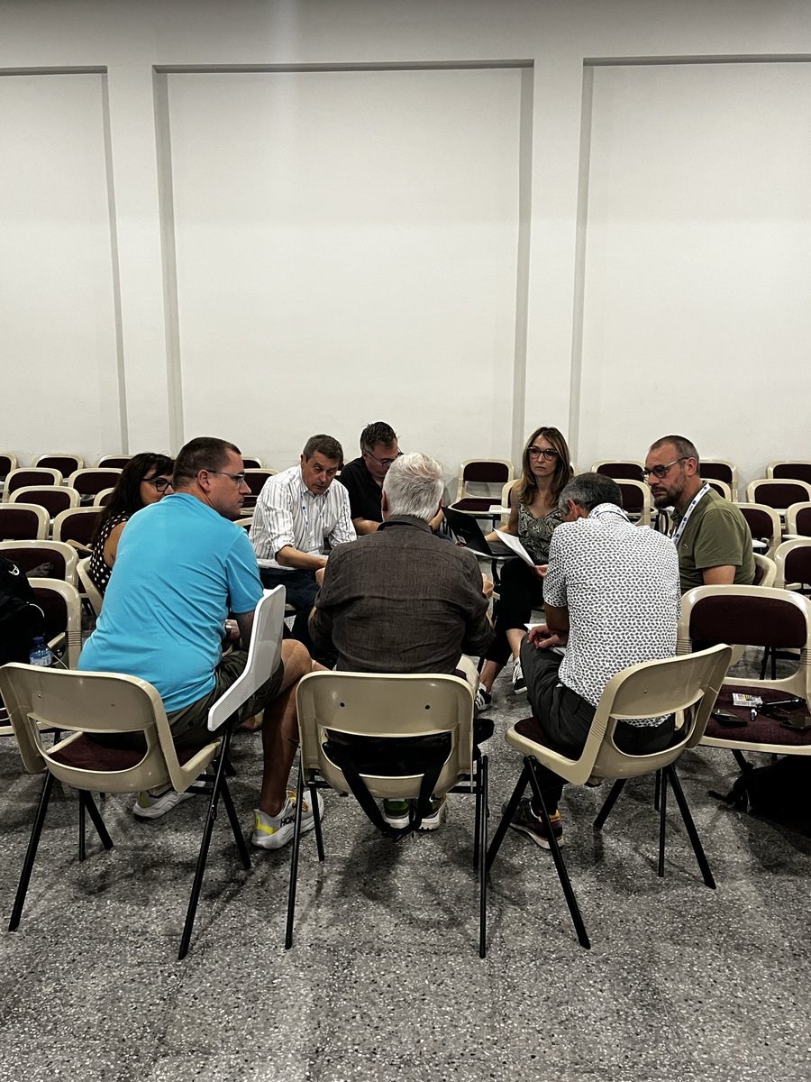 Hemos participado en la Jornada de internacionalización en el <a href="/InstitutAbastos/">IES Abastos</a>  de Valencia, conociendo sus proyectos de internacionalización. Qué gran trabajo se está haciendo en este centro: IA, Ciberseguridad, especialización en Seguros….👏👏👏
<a href="/GVAeducacio/">GVA Educació</a> 
<a href="/MartaArmendia/">Marta Armendia</a>