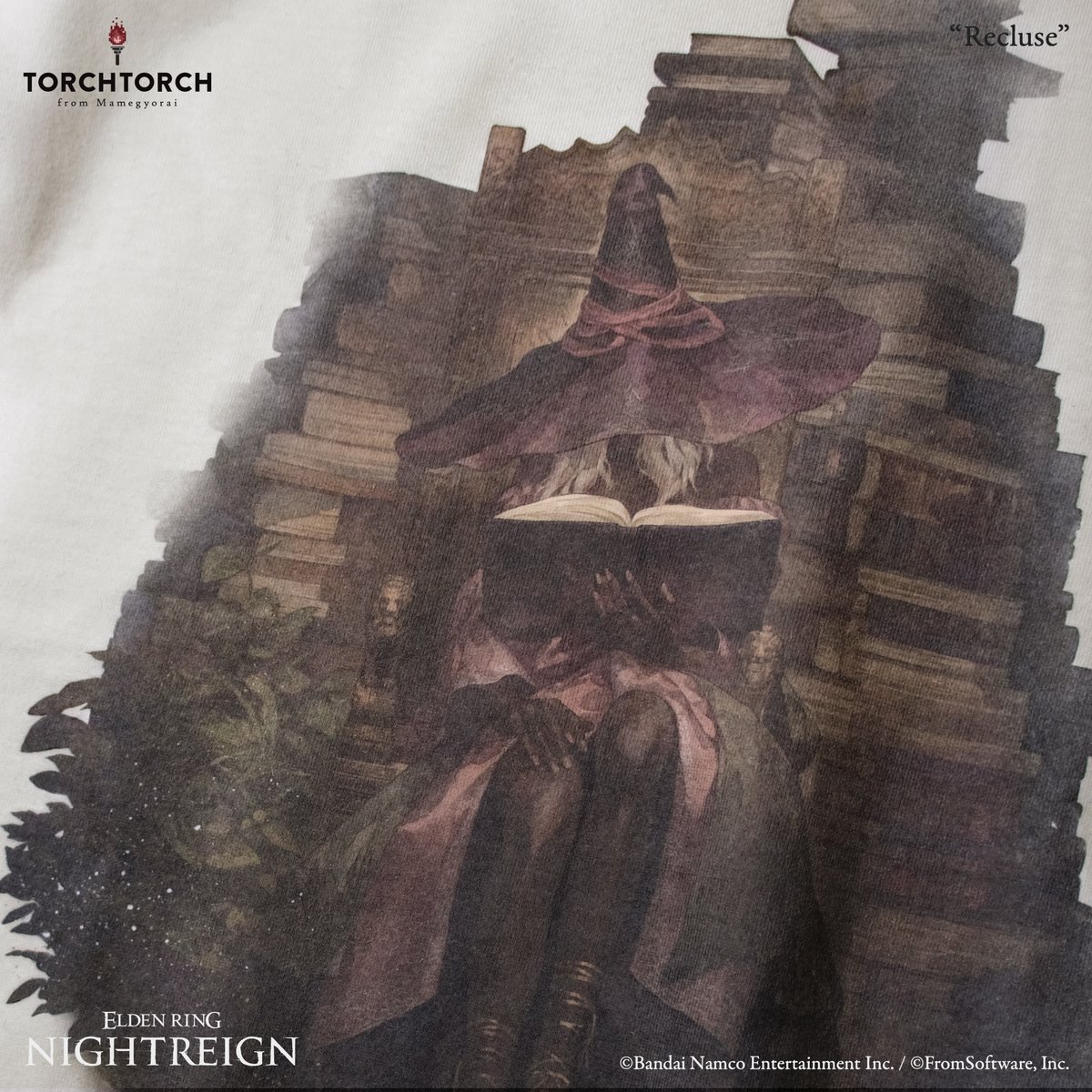 torchtorch_jp's tweet image. 【名古屋店オープン記念 新作先行販売①】
『ELDEN RING NIGHTREIGN』より、「隠者」のTシャツが登場です。書物に囲まれ本を読みふける彼女の姿を、イラストレーター・よしおか氏 @o10fu が柔らかな水彩タッチで上品に描き下ろしました。後日の一般販売に先駆け、名古屋店にて先行販売いたします。
