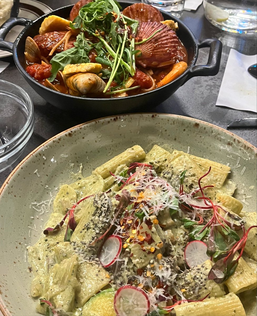 부채살 스테이크가 들어간 바질 파스타