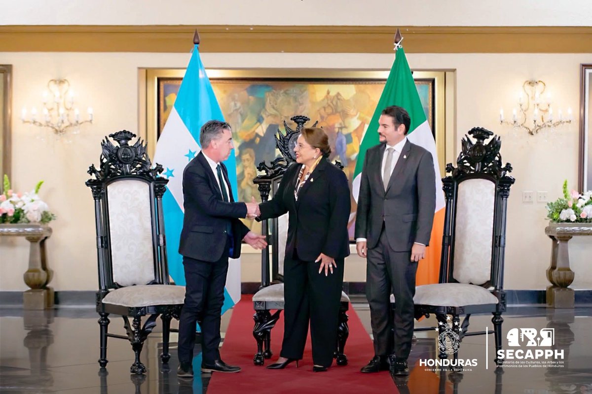 SECAPPH's tweet image. #SecapphInforma 🇭🇳🤝🌎​La Presidenta @XiomaraCastroZ recibió en Casa Presidencial las Cartas Credenciales de los embajadores extraordinarios y plenipotenciarios de Guatemala, el Reino de Bélgica, Irlanda, República Checa, India, República de Polonia y de la República de…