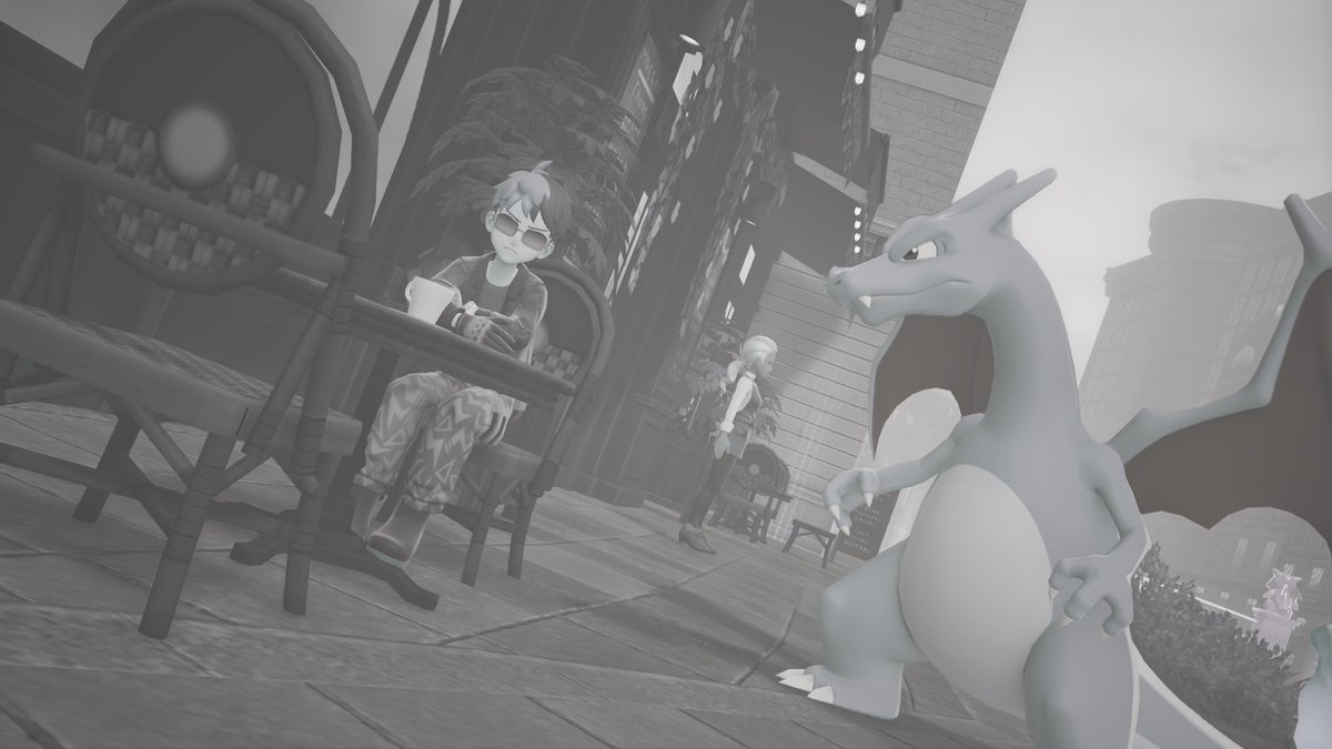 Mi charizard mirandome decepcionado porque me acabo de gastar 100k en un putísimo cafe