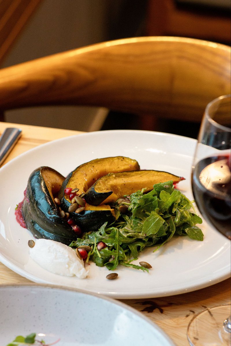 Bright, cozy and full of fall flavour.
Our squash salad is lunch done right.

☎️613-680-9086
📤info@gezelligdining.ca