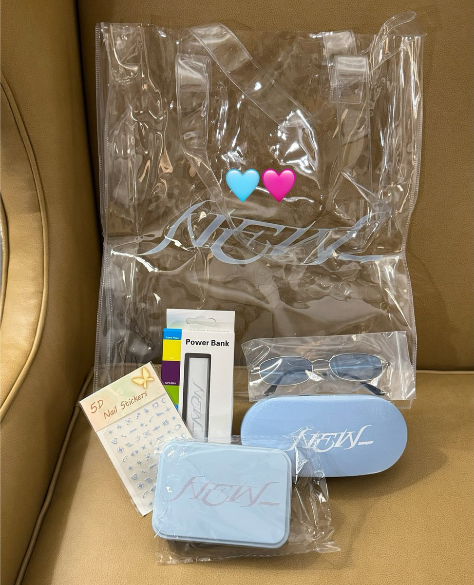 Coupshop1995's tweet image. RT:
แจกของขวัญทั้งเซตนี้ จากvip package New_US ค่า

สุ่มแจก 25.10.2025 เที่ยงคืน ( UTC )

#2025MAMAVOTE #seventeen