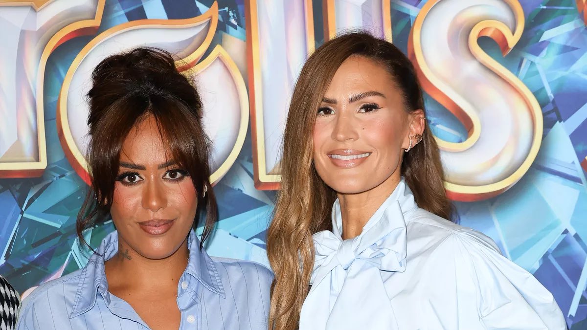 🤨 𝐋𝐮𝐧𝐚𝐢𝐫𝐞 𝐦𝐚𝐢𝐬 𝐯𝐞́𝐫𝐢𝐝𝐢𝐪𝐮𝐞

Suite aux tweets sur la situation compliquée de <a href="/VITAA/">V I T A A</a> et <a href="/amel_bent/">AMEL BENT</a>, <a href="/SaidBoussif/">Saïd Boussif</a> a fait supprimer de tous les sites les plans pour choisir et voir les places disponibles.

Pire encore, que ce soit sur <a href="/fnacspectacles/">Fnac Spectacles 🎟️</a> ou