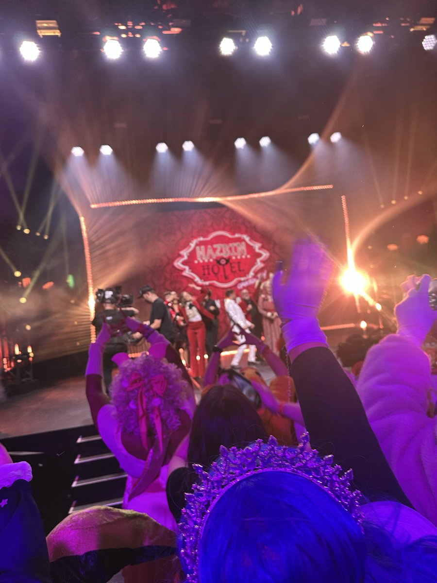 itsTwinkleFlank's tweet photo. Everyone at the Broadway show.I didn’t hear people cheer for people to kiss. I heard Erica made a kissing joke, and people cheered. 

The concert was pretty good, it was at Broadway. At a concert or live show. They will be cheering. It’s completely normal. People cheer at any age https://t.co/ik9hyQIZLC