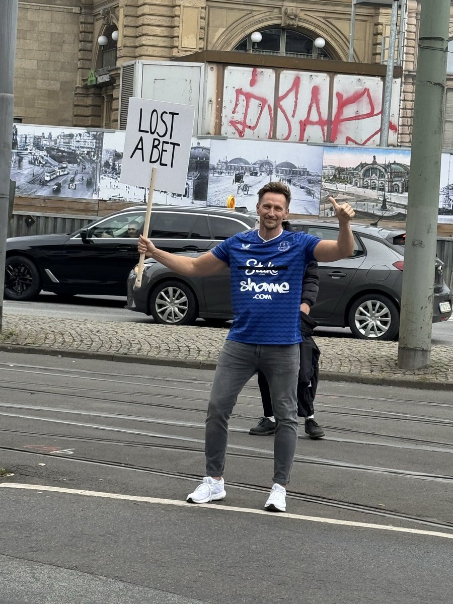 LFC-Neelie tweet media