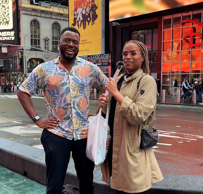 taiomi's tweet photo. 🇺🇸 - Asking the wonderful people of NY what...... 

❤️ - Apps they love
😡 - Apps the hate
👨🏾‍💻 - Apps they would like to make

Thanks to @mufasaYC , @emcro &amp; @priteshsankhe for helping! https://t.co/jcexZfB25N