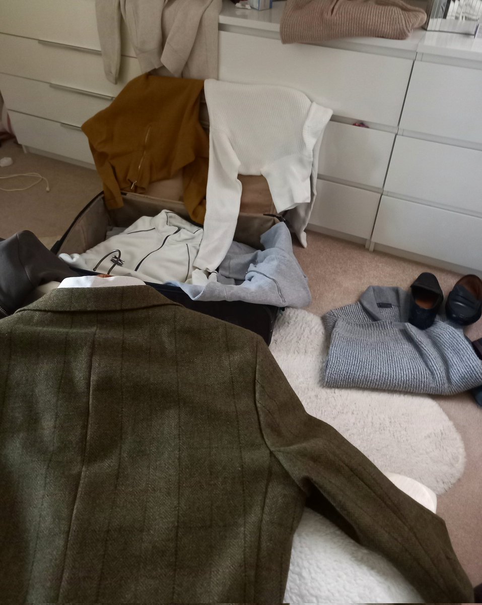 gee_gee_man's tweet photo. Out with the winter clothes, not started with winter coats and trousers yet. Away with the summer clothes, not started with summer coats and trousers 
Been at it all afternoon https://t.co/VB34AvCyJc