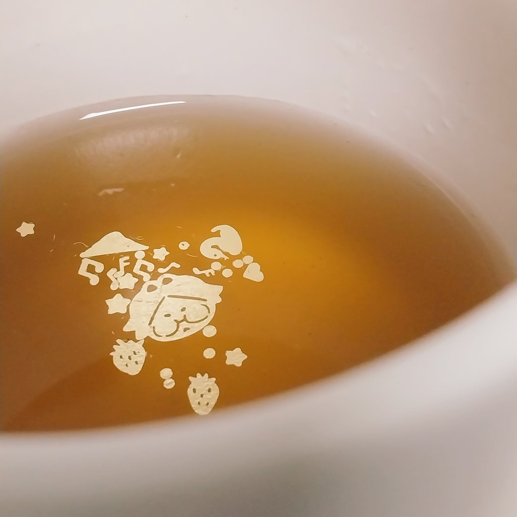 관엽식물님(@ Houseplant_2)께서 RT 이벤트로 아오미쌤 티골드를 보내주셨어요...☕️🍵 너무너무 귀엽습니다아... 먹으면 굉장히 음악 작업이 잘 될 것 같고. 우산을 돌리고 싶어질 것 같은...