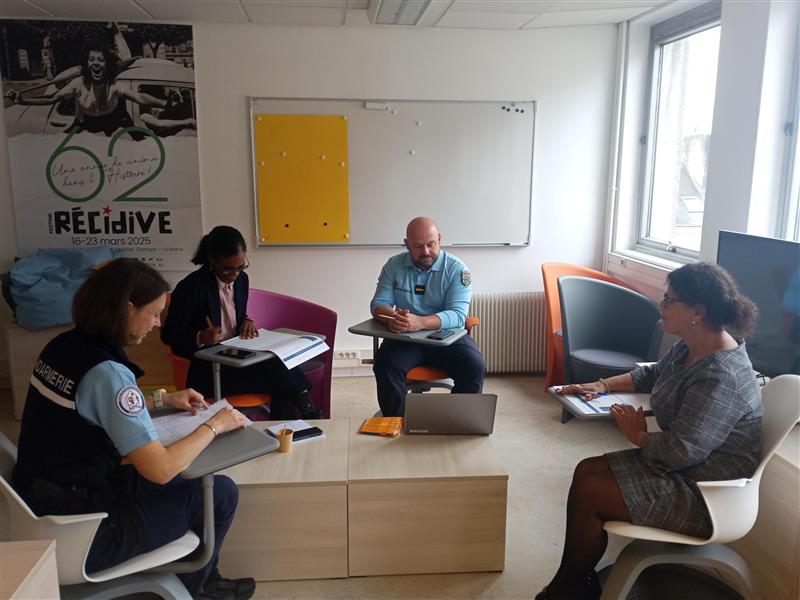 Canope_DTCVL's tweet photo. 🎲 Réunion de travail avec les équipes de Réseau Canopé à Orléans autour de la conception d’un parcours #EVAR
🧩 Fiche ressource, support de jeu, cahier des charges : une démarche ludopédagogique pour co-construire le parcours
🤝 Un projet @Prefet45_Centre et @ac_orleanstours https://t.co/STS6TsVAJ7
