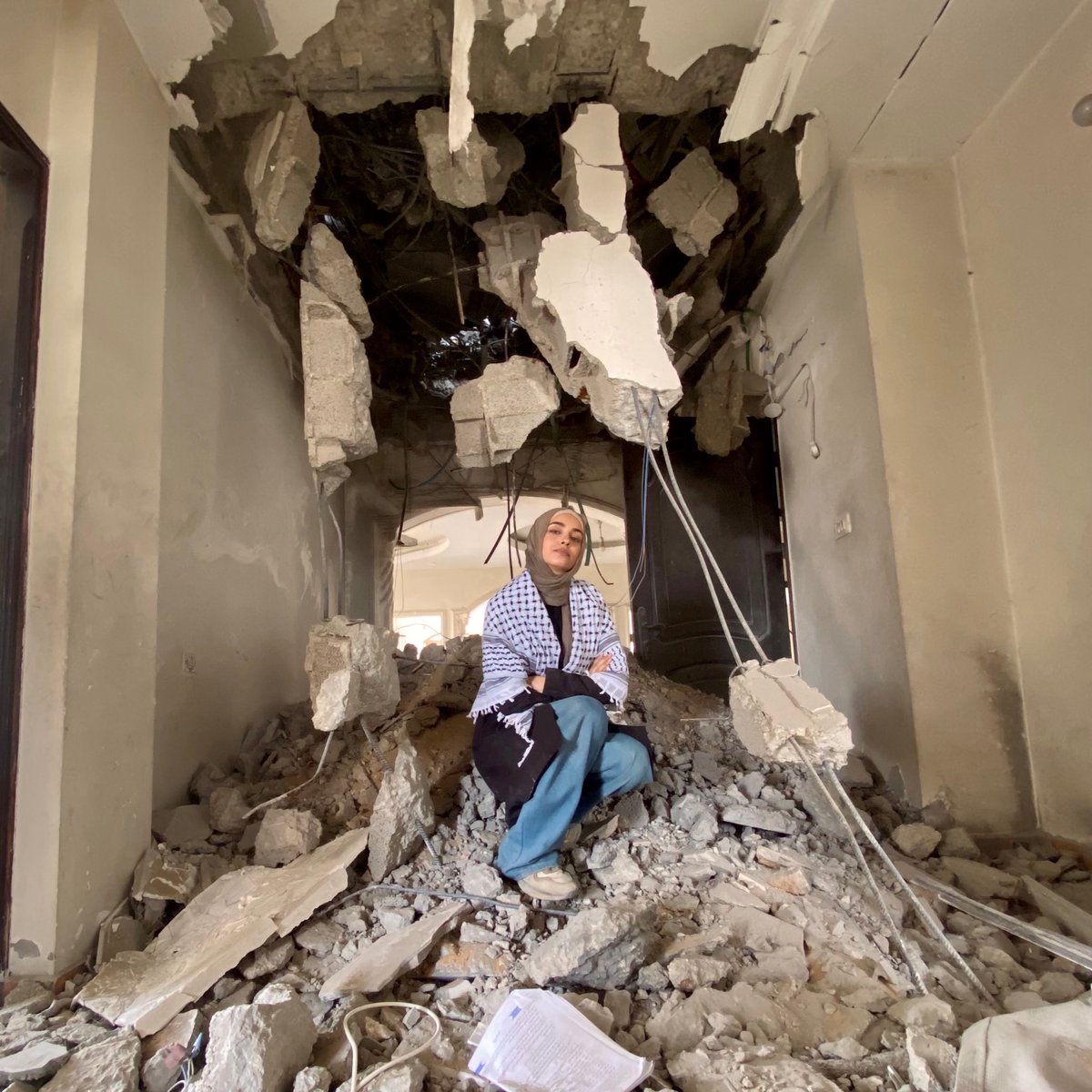 ZaqoutMe's tweet image. Some words from the heart…
I feel deep anger at what happened to us.
We once had a home full of life and memories,
and I still cannot accept being forced to live without shelter —
chasing survival every day.

I was born in a life where I never worried about tomorrow,
but now…