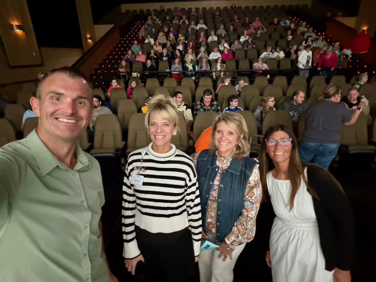 Bocoseniors's tweet photo. 🎬 Last Theater Thursday! 132 joined us for Ordinary Angels 😢✨ Lebanon’s @thedrewpowell wowed! Thanks to our amazing sponsors! 🙌💖

#TheaterThursday #OrdinaryAngels #ThankYouSponsors https://t.co/d27ybIy2Jy