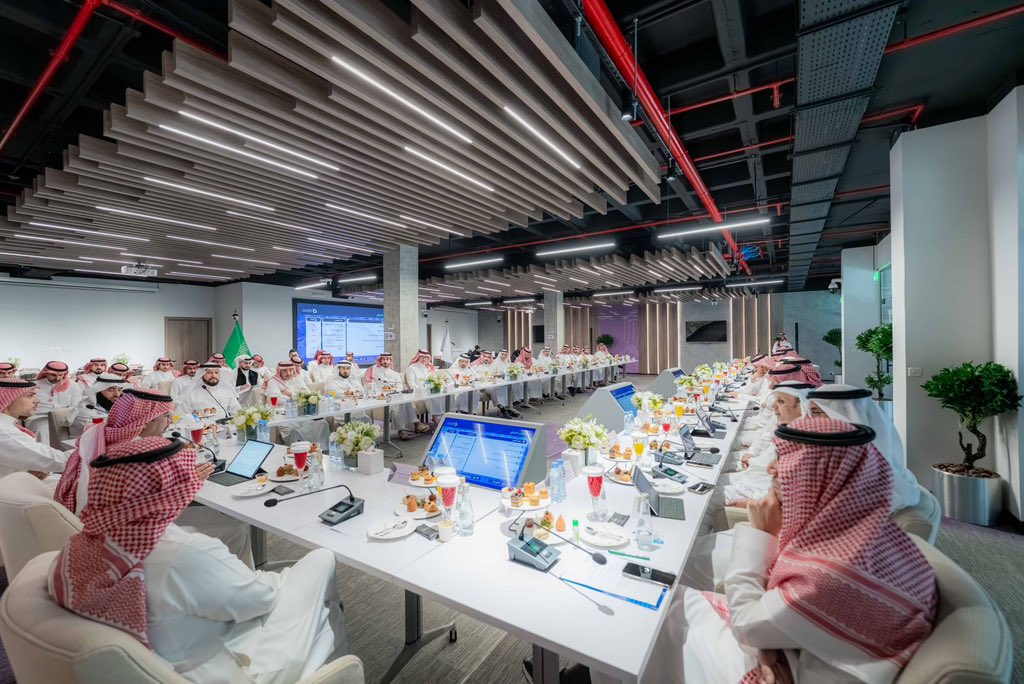 عقدنا اليوم الاجتماعَ الأول من الدورة الثالثة للمجلس الصناعي، وناقشنا مع الزملاء أعضاء المجلس مستجداتِ القطاع خلال الفترة الماضية، ومستوى التقدُّم في تنفيذ ما صدر عن المجلس من توصيات سابقة، إضافة إلى استعراض التحديات ذات الأولوية أمام القطاع الصناعي وسبل تسريع معالجتها