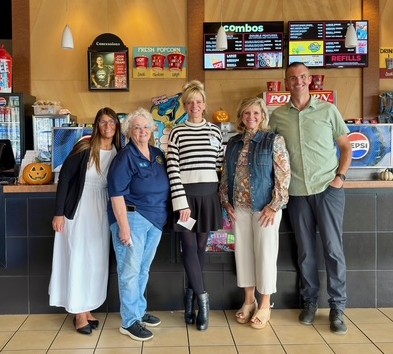 Bocoseniors's tweet photo. 🎬 Last Theater Thursday! 132 joined us for Ordinary Angels 😢✨ Lebanon’s @thedrewpowell wowed! Thanks to our amazing sponsors! 🙌💖

#TheaterThursday #OrdinaryAngels #ThankYouSponsors https://t.co/d27ybIy2Jy