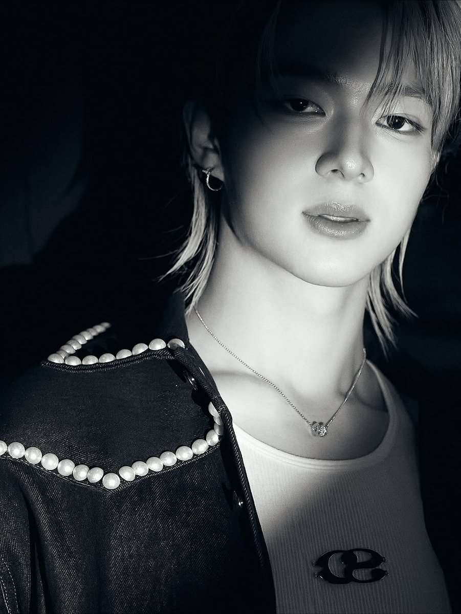 ijhsk7575's tweet image. 2025.10.22

🫠🩶

CWR x DA Concert 
#DA20ConcertxNuNewD1
#DA20ConcertxNuNewD2 
#JulasHerbXDA20Concert

☁️ @CwrNew 
#NuNew #NanaNu